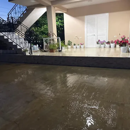 Πανσιόν Airport Garden Retreat