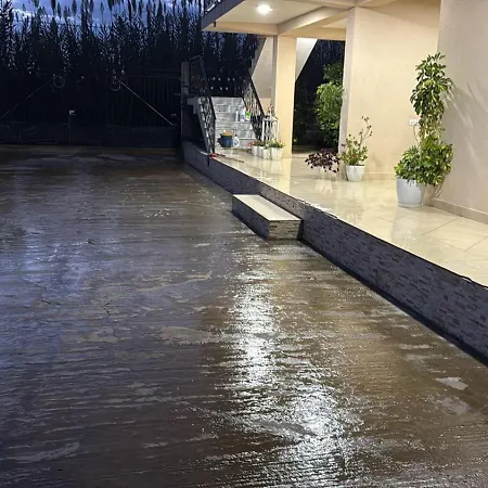 Airport Garden Retreat Πανσιόν Domje